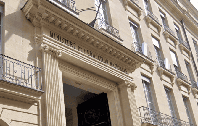 (75) Affaire Bétharram, une manifestation devant le ministère de l’Éducation